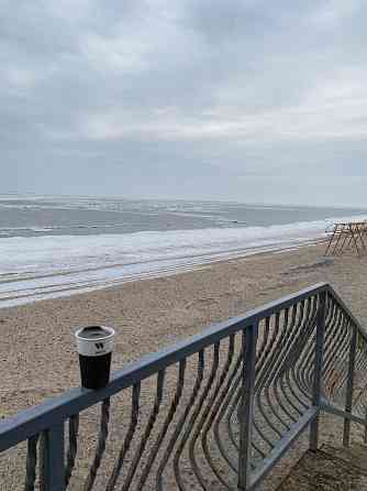 Дом на берегу моря с номерами для отдыхающих Урзуф