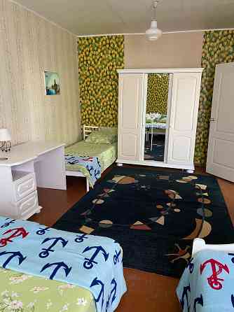 Дом на берегу моря с номерами для отдыхающих Урзуф