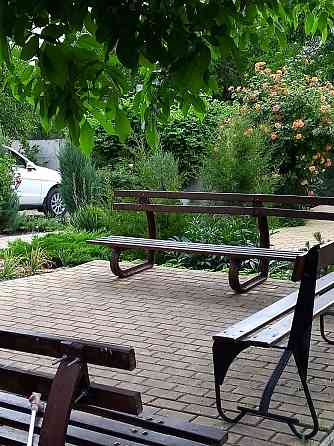 Дом на берегу моря с номерами для отдыхающих Урзуф