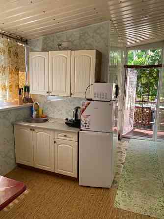 Дом на берегу моря с номерами для отдыхающих Урзуф