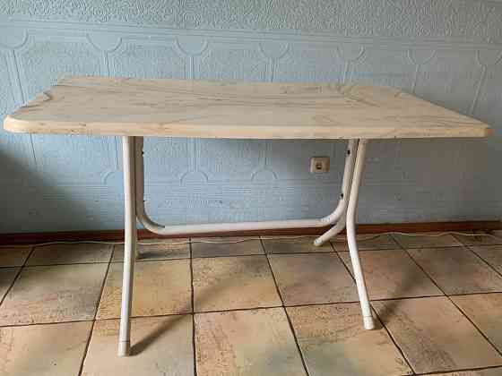 Кухонный стол с термостойкой поверхностью Донецк