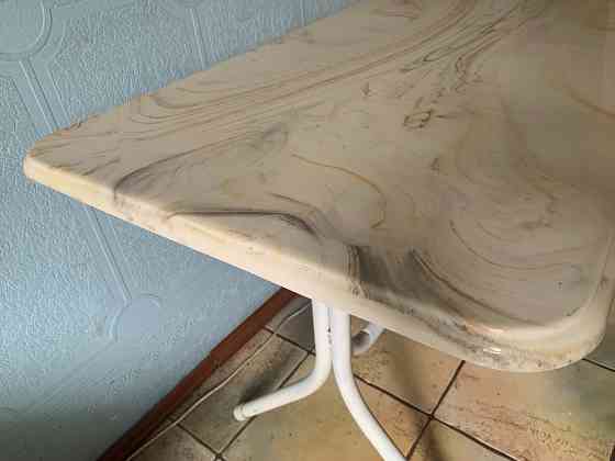 Кухонный стол с термостойкой поверхностью Донецк