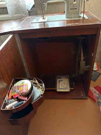 Продаю швейную машинку Макеевка