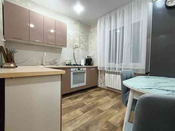 Срочно продам 3к на м-н Строитель 2й этаж Макеевка