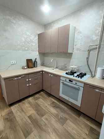 Срочно продам 3к на м-н Строитель 2й этаж Макеевка