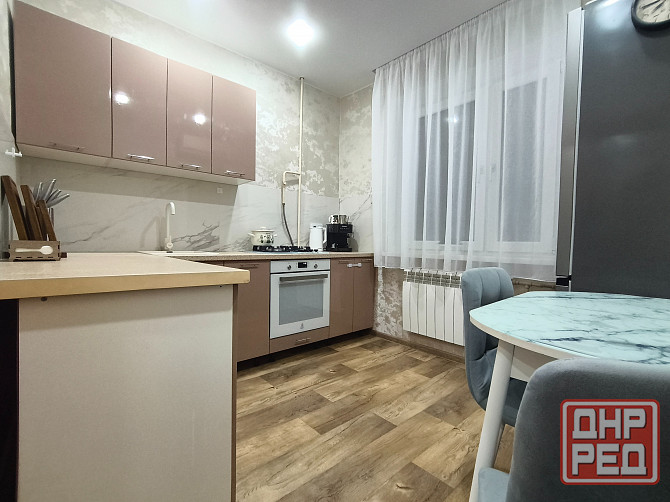 Срочно продам 3к на м-н Строитель 2й этаж Макеевка - изображение 1