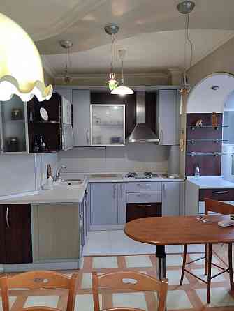 Продам. 4 к.кв. 114 кв.м. центр. Совмин. Кирпичный дом. Донецк