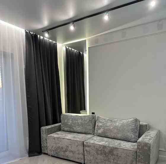 Сдаю двухкомнатную квартиру 55 м² этаж 4/9. город Донецк, Будённовский район, ул. Независимости. Донецк