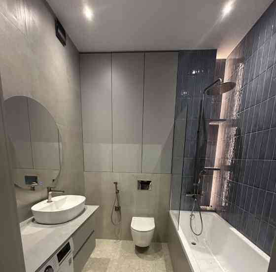 Сдаю двухкомнатную квартиру 55 м² этаж 4/9. город Донецк, Будённовский район, ул. Независимости. Донецк