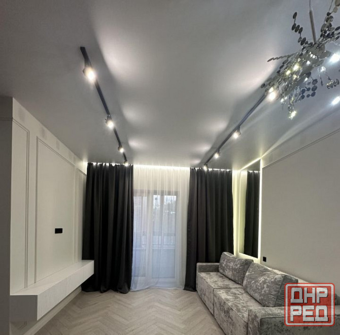 Сдаю двухкомнатную квартиру 55 м² этаж 4/9. город Донецк, Будённовский район, ул. Независимости. Донецк - изображение 1