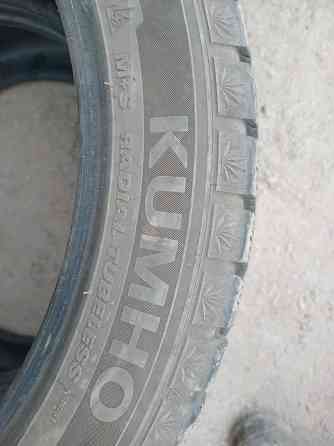 Продаю два зимних ската 225 45 18,Кумхо Донецк