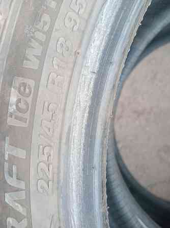 Продаю два зимних ската 225 45 18,Кумхо Донецк