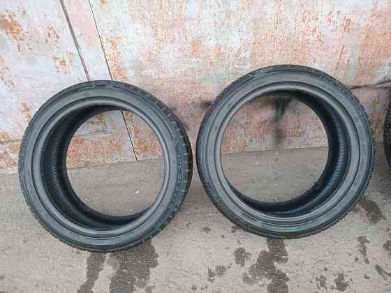 Продаю два ската 235 45 18 на докат Донецк