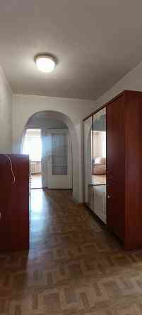 Продам 4-х комнатную в Калининском р-не. Кирпичный дом. Два лифта. Вода идёт! Донецк