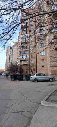 Продам 4-х комнатную в Калининском р-не. Кирпичный дом. Два лифта. Вода идёт! Донецк