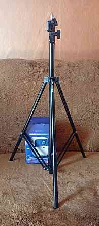 Проектор Umiio Q2 2/64 Гб+экран+штатив+бт колонка(акб)+бт джойстик(б/у 3 месяца) Макеевка