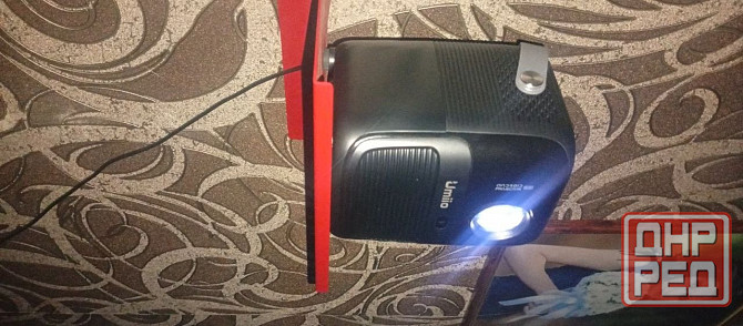 Проектор Umiio Q2 2/64 Гб+экран+штатив+бт колонка(акб)+бт джойстик(б/у 3 месяца) Макеевка - изображение 2