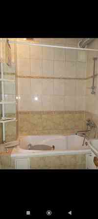 продам 2 к.кв. ворошиловский р. обладминистрация сталинка 4500 мил р торг. Донецк