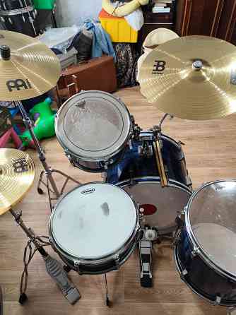 Продам ударную установку Донецк