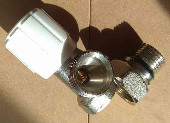 Вентиль регулировочный для радиатора Oasis UV1/2 угловой верхний Донецк