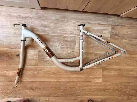 вело запчасти... продам раму 28 колеса размер 17 алюминиевая .. Донецк