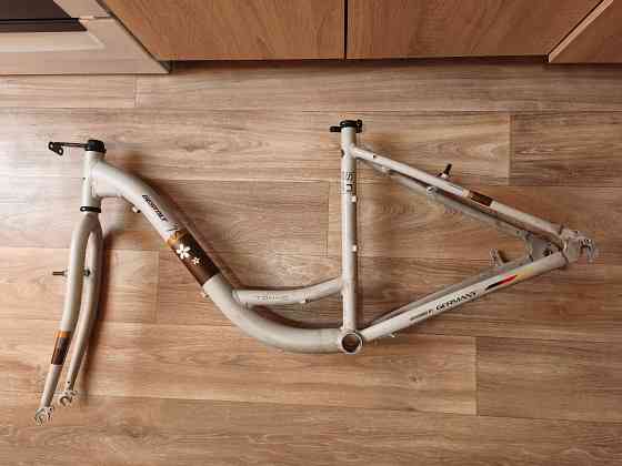 вело запчасти... продам раму 28 колеса размер 17 алюминиевая .. Донецк