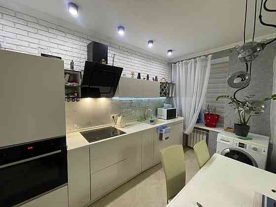 2х комн., Контур, 61м2, 1/3, евро Донецк