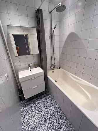 Сдаю двухкомнатную квартиру 56.0 м² этаж 1/5 город Донецк, Ворошиловский район, Щорса, Парк Кованых Донецк