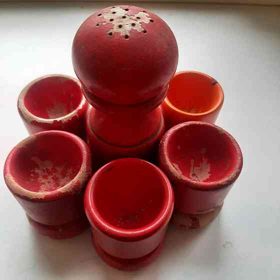 Подставки под яйца с солонкой ,дерево Донецк