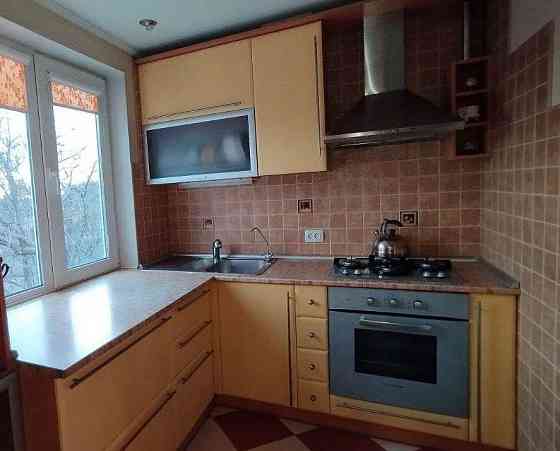 Сдается в аренду уютная 3-хкомнатная квартира в центре Калининского района! Донецк