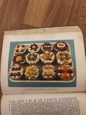 Книга Домашнее приготовление тортов, пирожных, печенья, пряников, пирогов 1959 год. Донецк