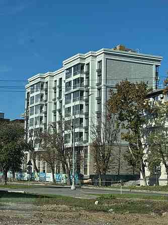 Продается двухкомнатная квартира в центральном районе с панорамным балконом в жк "нахимов" Мариуполь