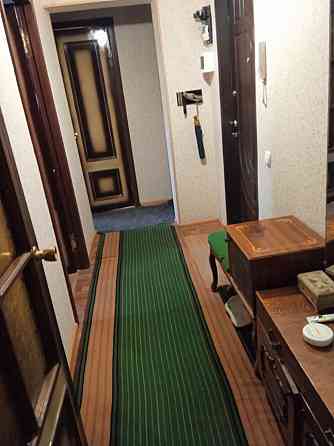 Продам 2 к. квартиру 2/9 м-н Цветочный Донецк