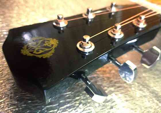 Черная Акустическая гитара MuzLife + комплект Донецк