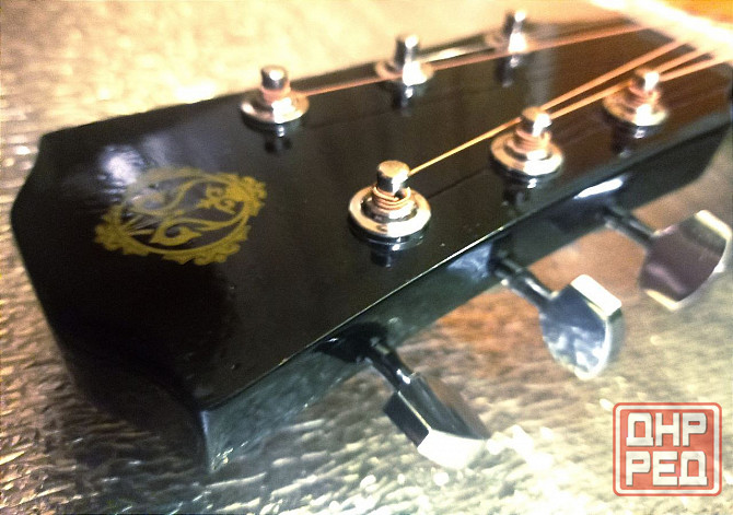 Черная Акустическая гитара MuzLife + комплект Донецк - изображение 4