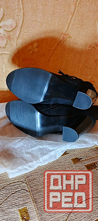 Продаю новые замшевые сапожки (ботильоны с бахромой) черного цвета на каблуке. Донецк - изображение 5