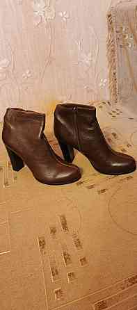 Продаю новые ботильоны (полусапожки) на каблуке, натуральная кожа, коричневые Донецк