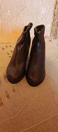 Продаю новые ботильоны (полусапожки) на каблуке, натуральная кожа, коричневые Донецк