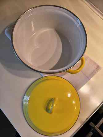 Кастрюля эмалированная новая. Цена снижена Донецк