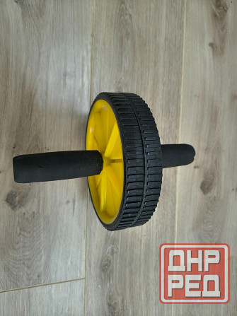 Ролик для пресса двухколесный, желтый. Цена снижена Донецк - изображение 1