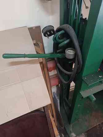 Продам Гидравлический Пресс Донецк