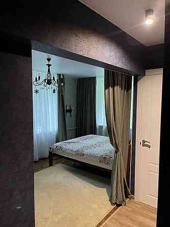 Очень просторная однокомнатная квартира 45 м², 2/4 эт., Ворошиловский район, бульвар Пушкина, Площа Донецк