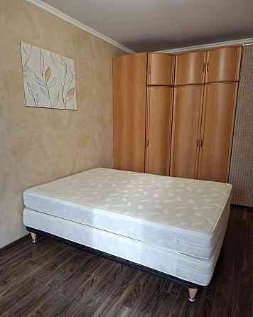 Cдается уютная двуxкомнaтная квapтиpa на длитeльный сpoк в Ленинском районе, ориентир Цирк. Донецк