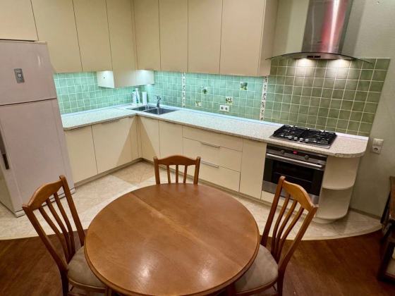 Сдам 2-комнатную квартиру на длительный срок Донецк