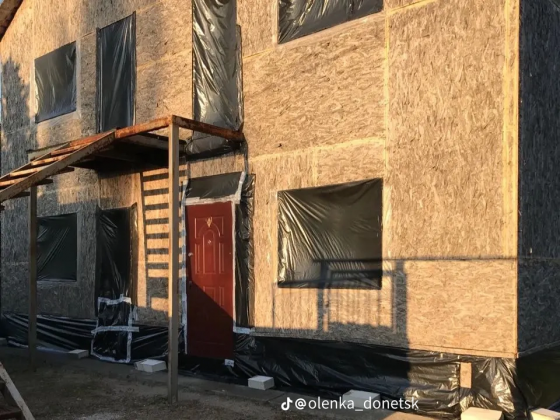 Продам земельный участок с недостроенным зданием Донецк