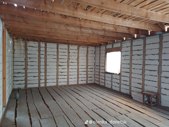 Продам земельный участок с недостроенным зданием Донецк