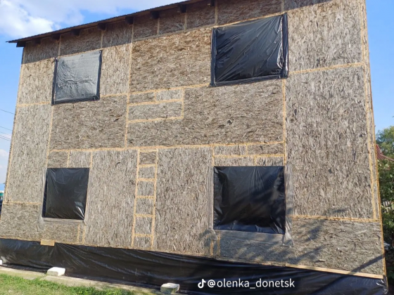 Продам земельный участок с недостроенным зданием Донецк