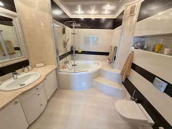 Срочно продам 3-х комнатную в жк Центральный Донецк