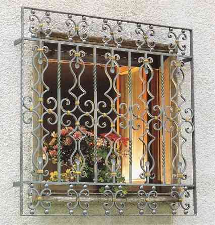 Изготовим Ограды на кладбище, решетки на окна, козырьки над дверями. Донецк