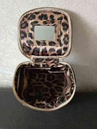 Сумочка -саквояж,для косметики Макеевка